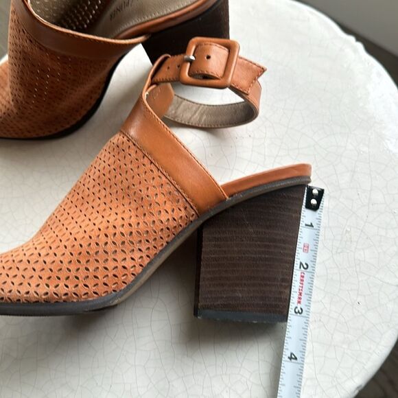 Donald J Pliner Varen Women’s 6M Leather Perforated Slingback Pointed Toe Bootie - Picture 7 of 12